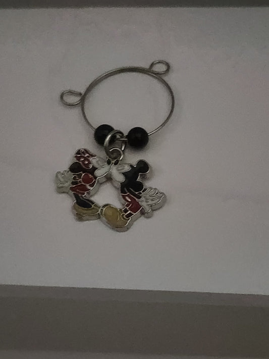 Mickey-Minnie Kiss Wine Ring