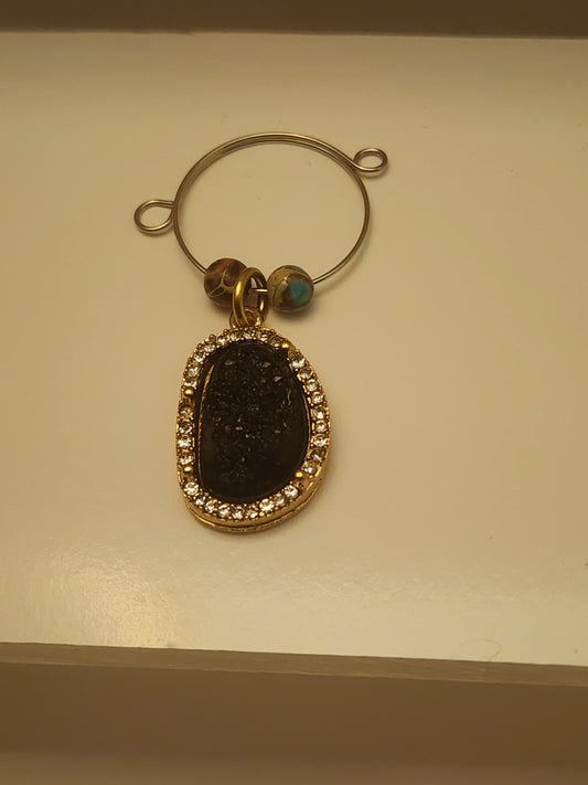 Black-Crystal Charm Wine Ring
