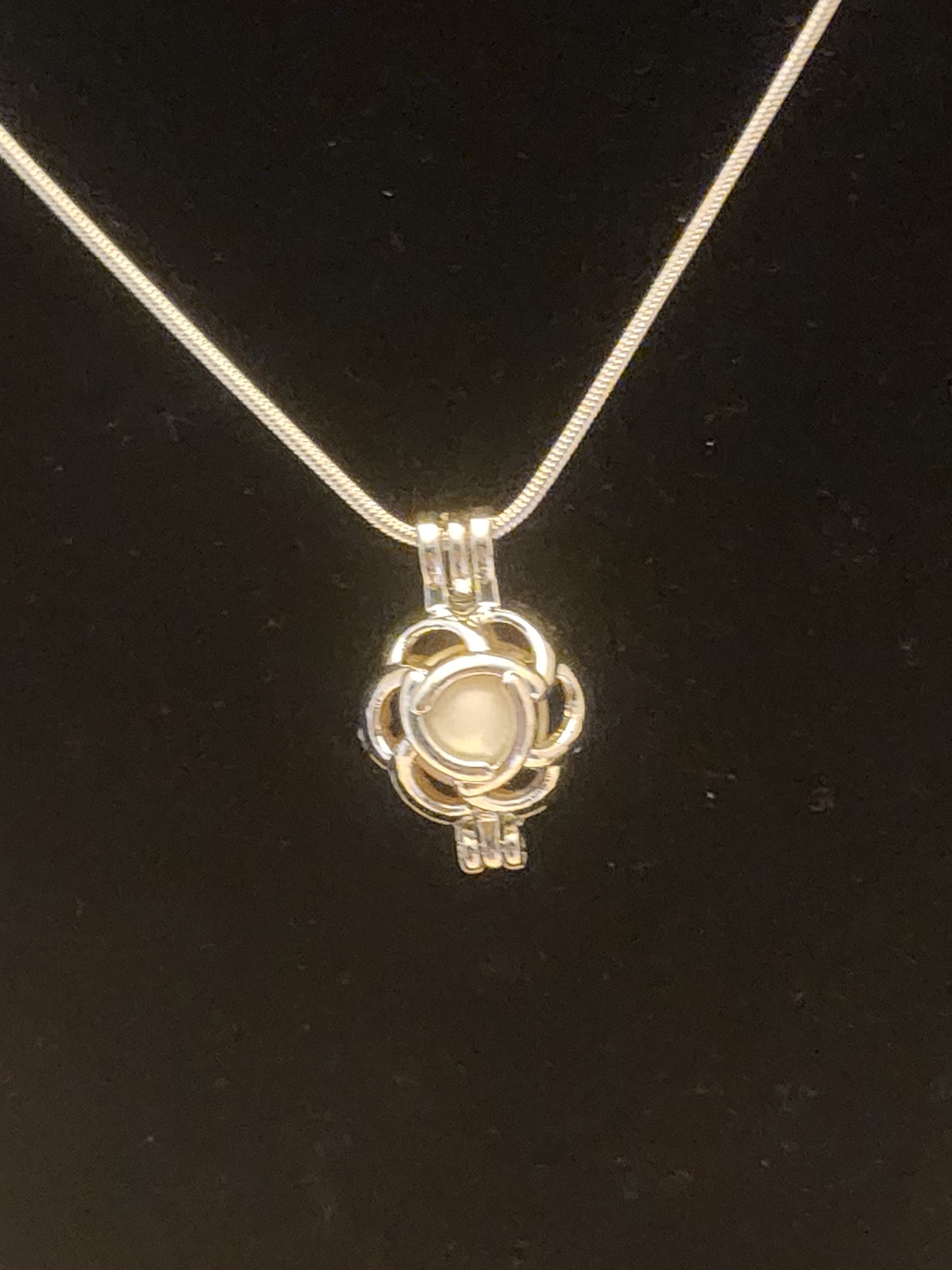 Floral Pattern Pearl Cage Necklace