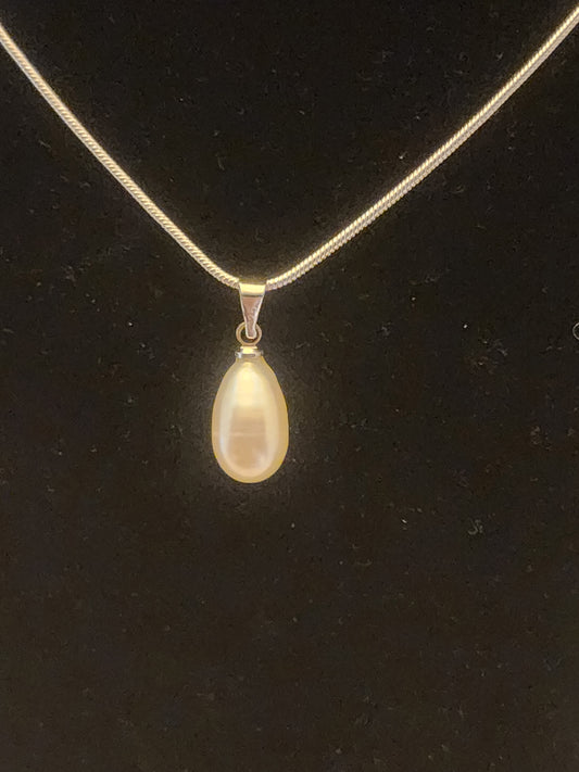 White teardrop Pearl Necklace