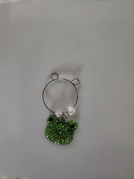 Frog Flat White Pearl Wine Ring